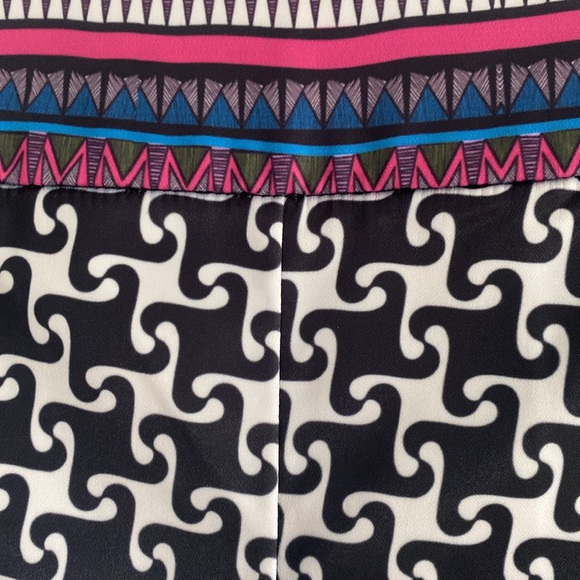 MackenzieMode Black/White Print Mini Skirt - US Size 4/AUS Size 8 - Picture 12 of 16